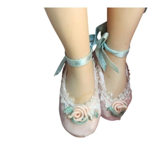 Paradise Galleries Timeless Love Tender Moments Set Porcelain Sitting Doll 1999 - Picture 5 of 13